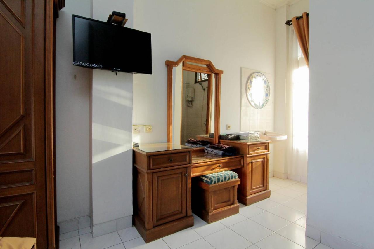 Hotel Fevytra Syariah Yogyakarta Exterior photo
